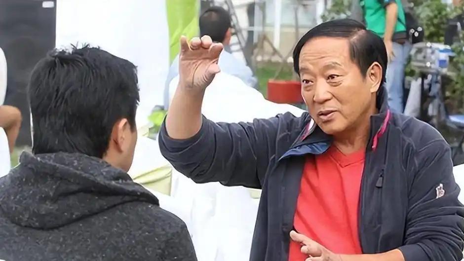 离婚18年，牛群与刘肃已经天差地别，看完莫名心酸，倪萍一语中的