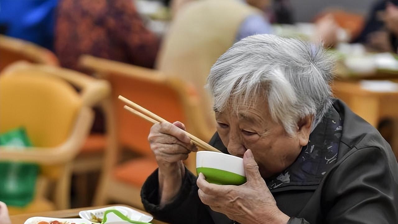 请“善待”爸妈，给他们准备这几种零食，该吃吃对健康有利无害