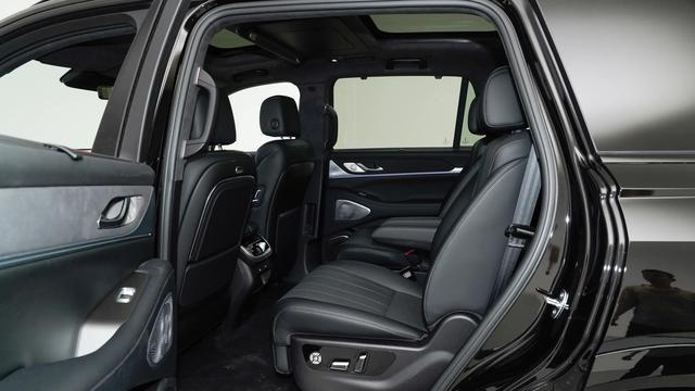 同样是大6座，深蓝S09和魏牌蓝山谁更适合家用？