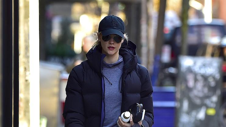 穿“瑜伽裤”健身还要戴“棒球帽+口罩”？真会玩