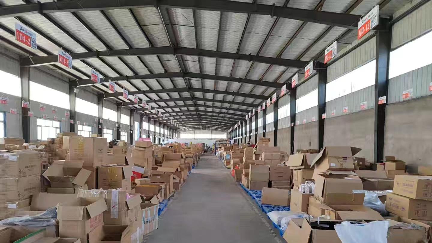 云仓多机器人集群的协同调度算法