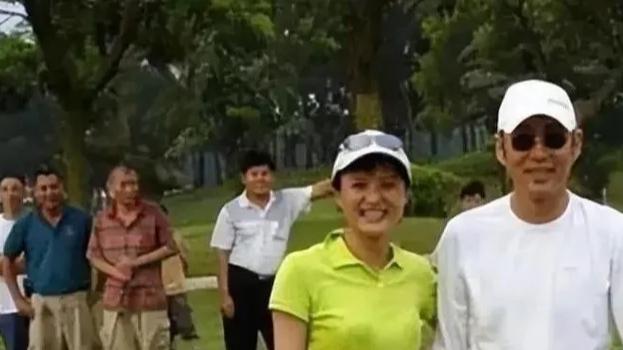 想不到陈格竟是陈道明的女儿，难怪这么红
