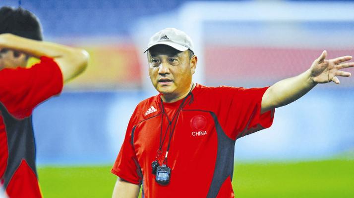 殷铁生执教山东体彩女足，披露当前面临挑战