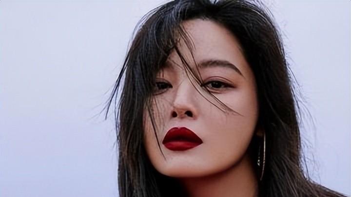 翟天临与辛芷蕾：从爱情到励志，一个现代女性的崛起之路