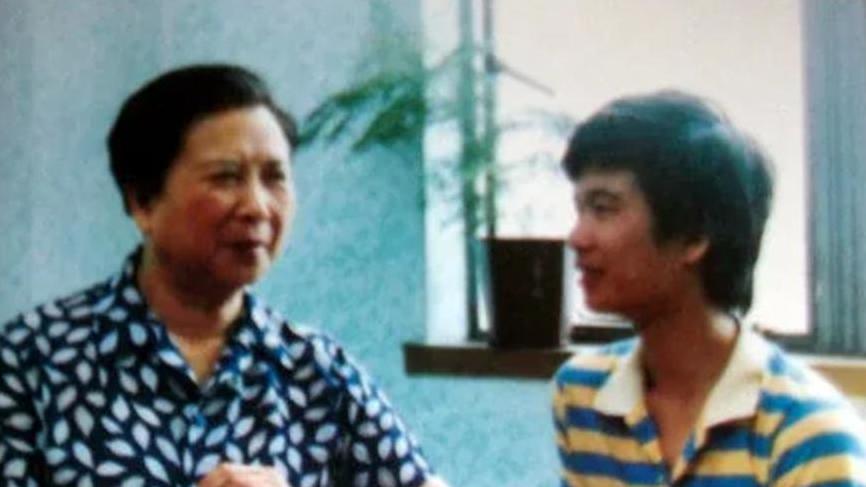 离婚15年，他娶了小他18岁的新妻，她独自抗病
