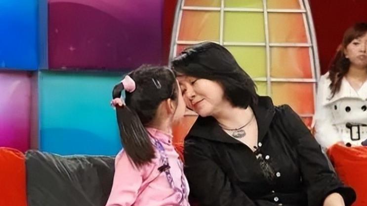 潘军与萨日娜，默默支持背后的无言爱情，成就荧幕与生活中的双重成功