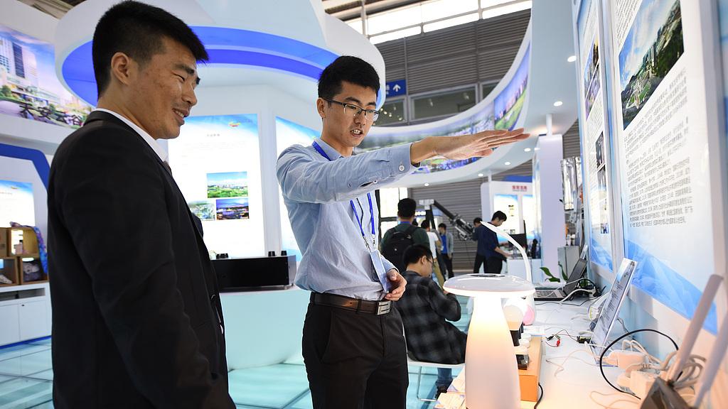 LTPO功耗战高频护眼，为何LTPS+全类DC调光成中端“真香”之选？