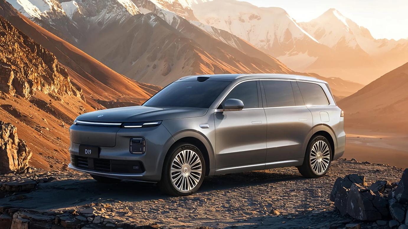 零跑D19内饰豪华感有了，增程80度大电池，价格比较难定