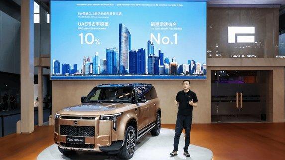 续航215km+空气悬架！极石ADAMAS国内上市，6/7座布局对标豪华旗舰