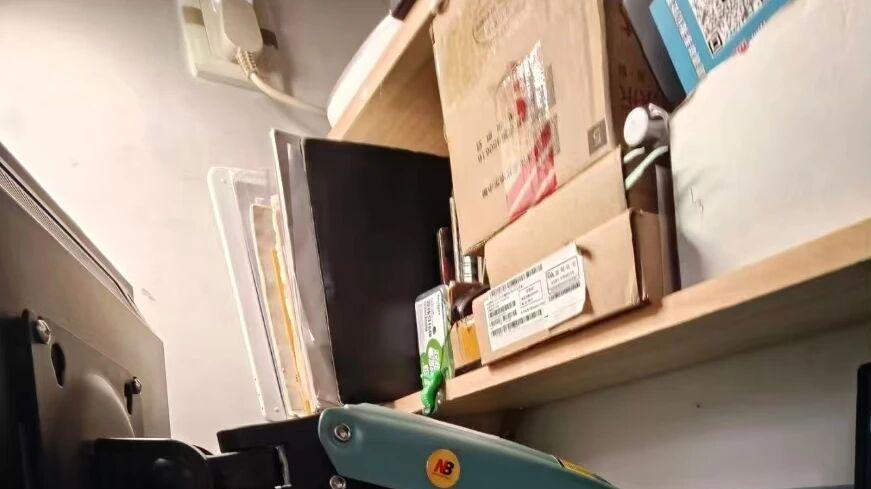 性价比炸裂的显示器支架，自带伸缩机械臂，全新才卖20多块