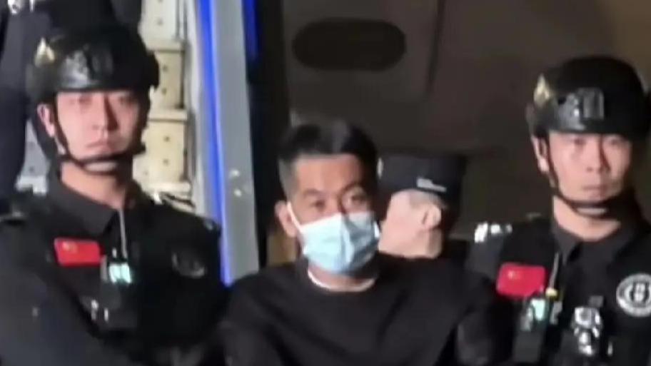 从名牌加身到双腿打颤！40岁赌王佘智江押解回国，关联人员遭紧盯