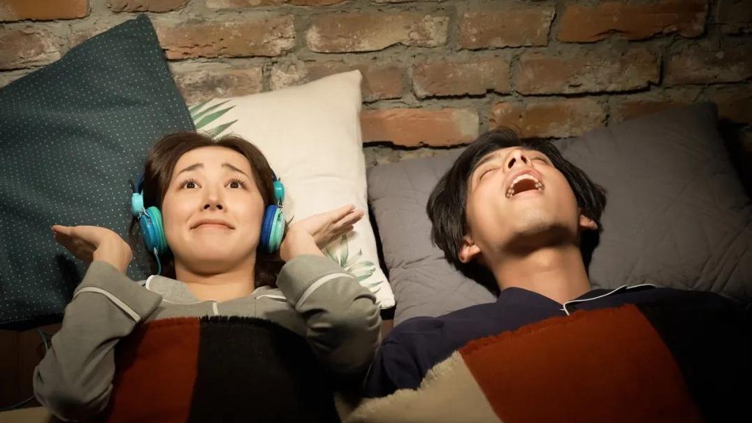 分房睡能提高婚姻质量吗？夫妻分床睡的利弊探讨