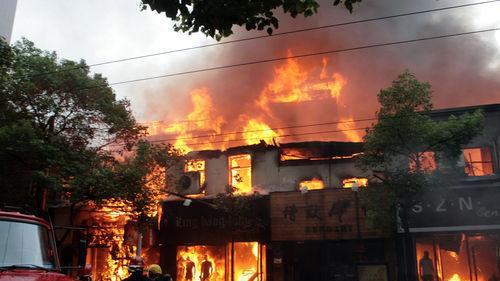 1998年河南杀人案：凶手逃亡15年，竟然变身著名慈善家