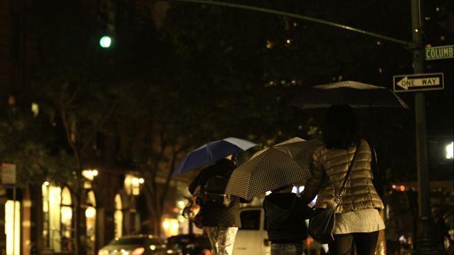 父亲偏爱哥哥，把我赶出家门，多年后，他却住进破茅屋