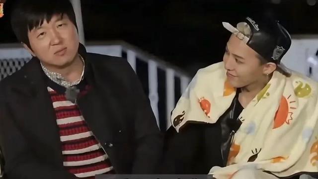 权志龙出席新综艺发布会，零钱cp再合体，权志龙蝴蝶结皮鞋太抢镜