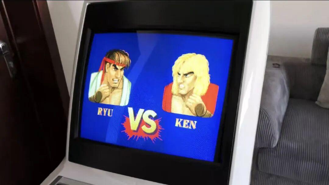 这才是天价洋垃圾！标配CRT显示器，二手敢卖1.2万块