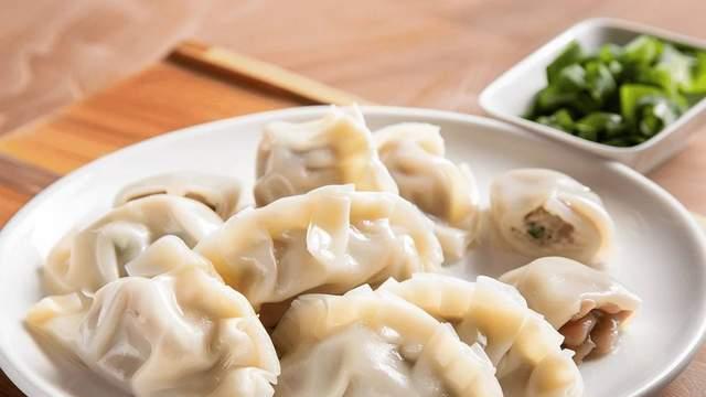 今天立冬，老传统吃饺子，提醒：4馅不上桌，福气不进门，正当季