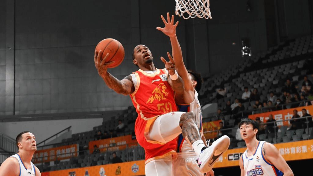 CBA俱乐部杯广厦击败天津 塔克飞身暴扣