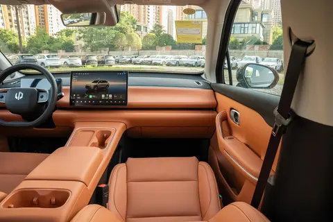 15万台交付，零跑C10适合家用，空间大，配置实用，续航够用