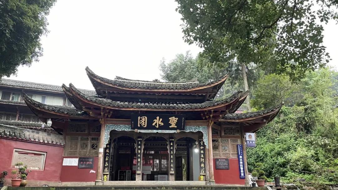 国庆节爬峨眉山：旧地重游，物是人非（上）