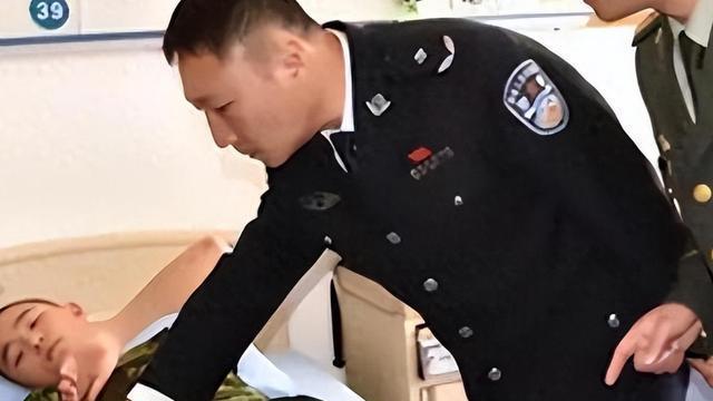 2017年，19岁武警张豪，抓捕歹徒时身中13弹，如今享受什么待遇