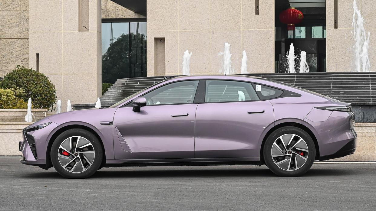 2小时订单破万，黄金增程+猎鹰智驾，加速4秒级，C级轿跑够带劲