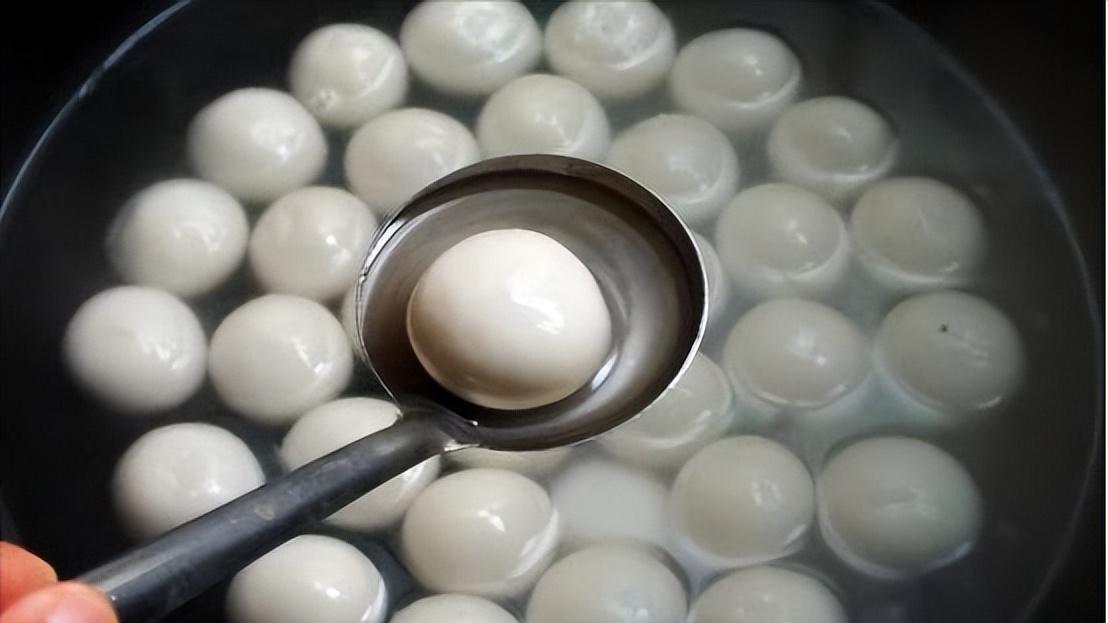 煮汤圆用冷水还是热水？多数人第一步就错了，难怪汤圆破皮露馅