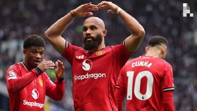 英超戏剧性提升，内讧红牌竟成赢球密码，曼联主场输球症结分析