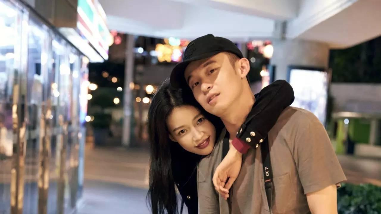 24岁就给影帝生孩子，婆婆捧红半个娱乐圈，却一直捧不红她