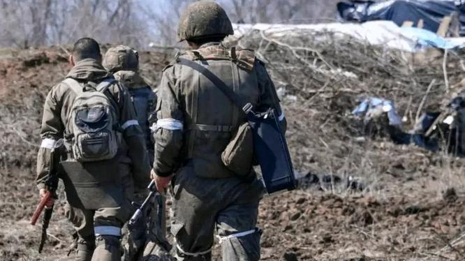 1945年苏联出兵东北：解放名义下的战略争夺与资源洗劫