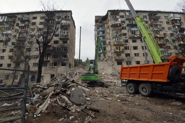 美国变脸够快，特朗普威胁对俄制裁，抛出100%关税加征，要俄停火