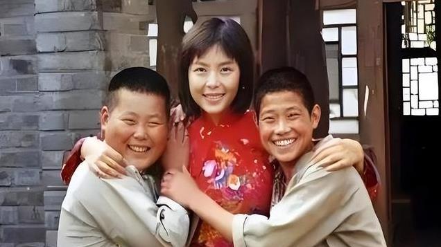 “张克寒”胡明生日，多位大咖为其庆生，妻子曾出演《小兵张嘎》