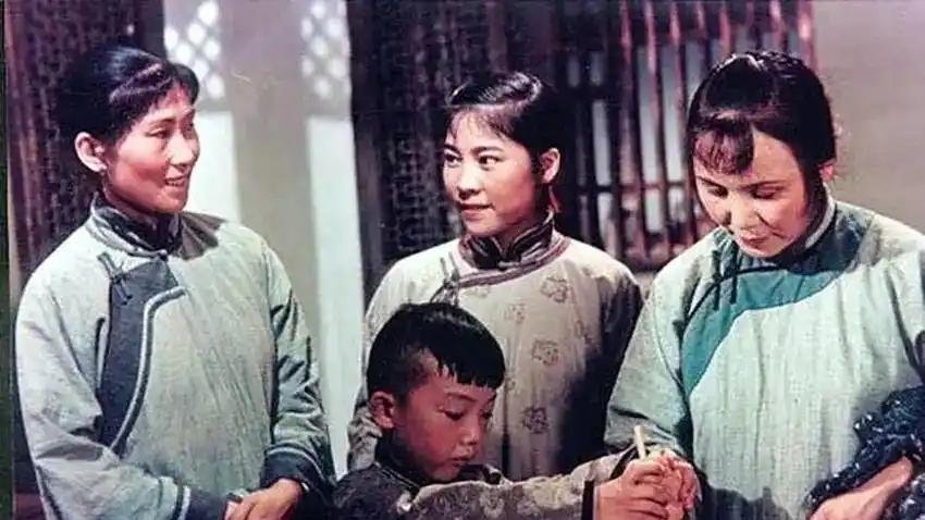 再读鲁迅的《祝福》：精神奴役的完成，从外部规训到自我规训