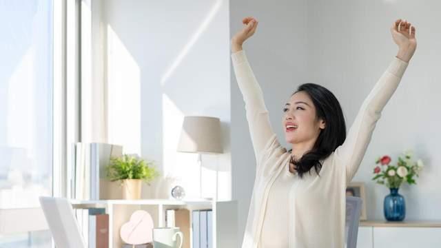 35岁裸辞后，我靠“摸鱼式搞钱”月入2万：原来赚钱不用拼到透支