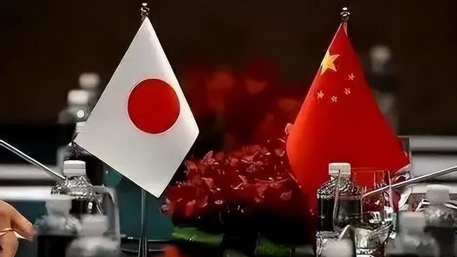 高市刚软化态度，转头扩军备战，赶工军事基地，真要赌国运？