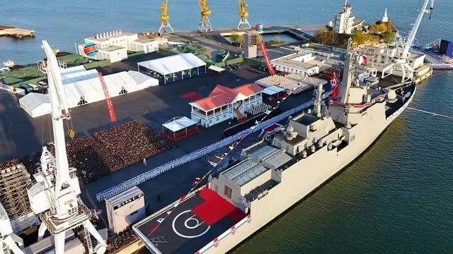 朝鲜又拘留3人，战舰已系钢缆开始扶正，中国装备和经验将是关键