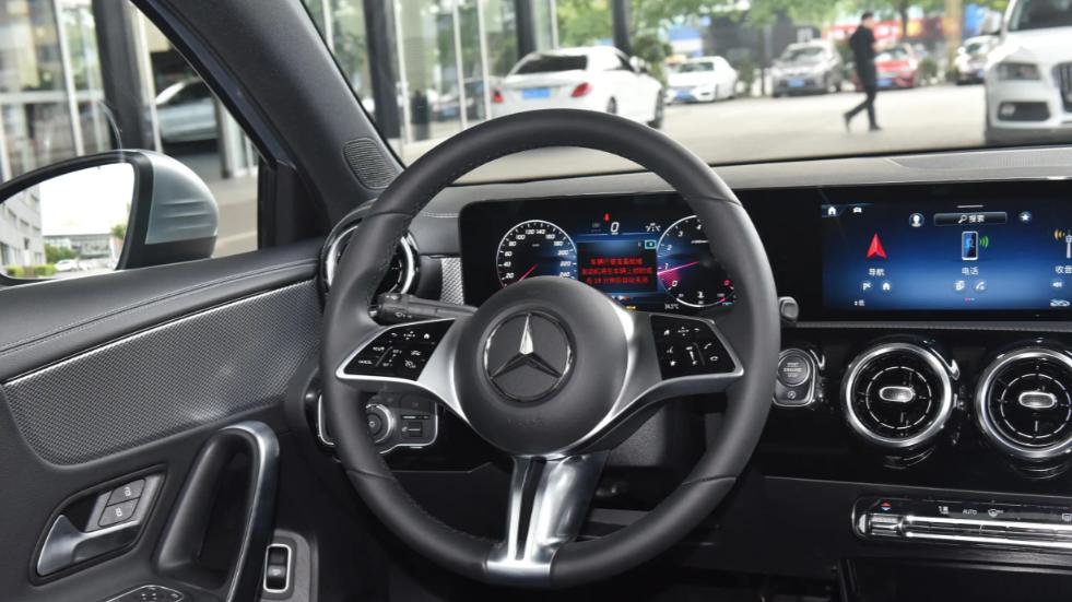 面子里子全都有，奔驰A级新增两款配置，当作代步车正合适