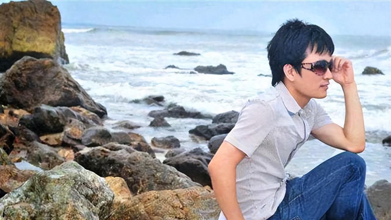 老婆外出培训，一天她哭着打电话并发来一条短信，瞬间我崩溃了