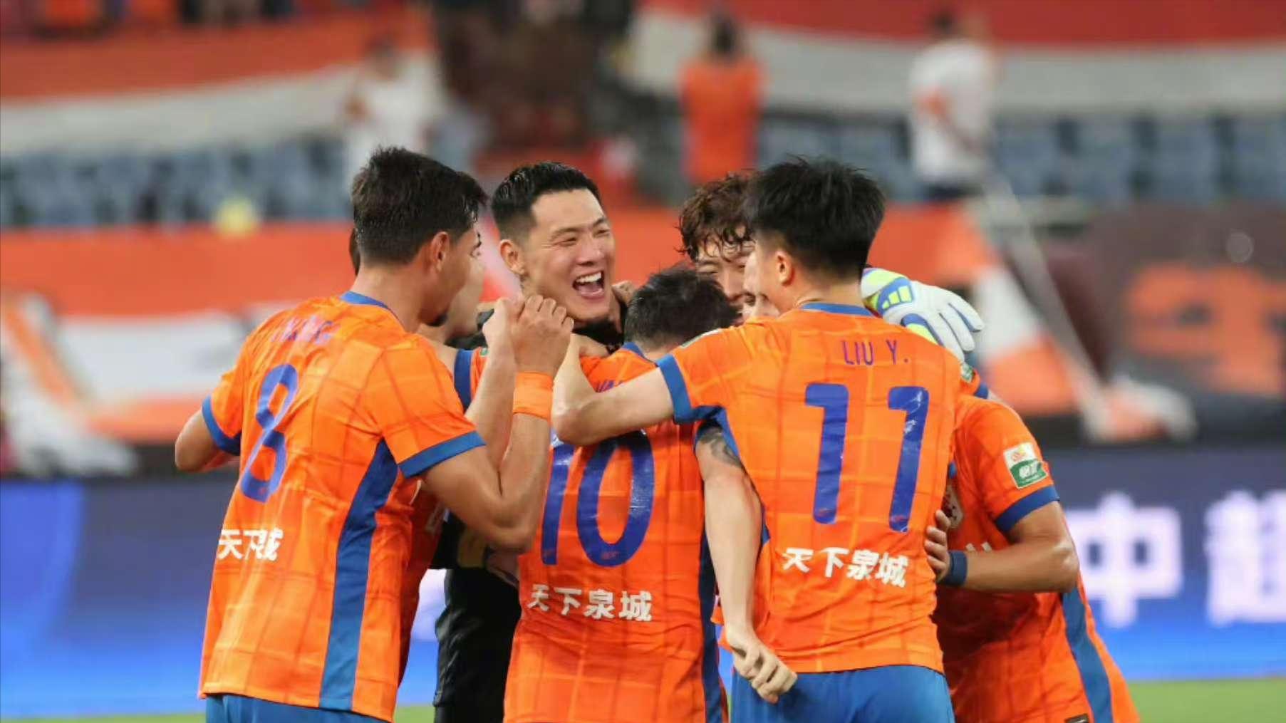 法比奥不该金靴！水分大，中超规则有瑕疵，4项数据，瓦卡才是金靴