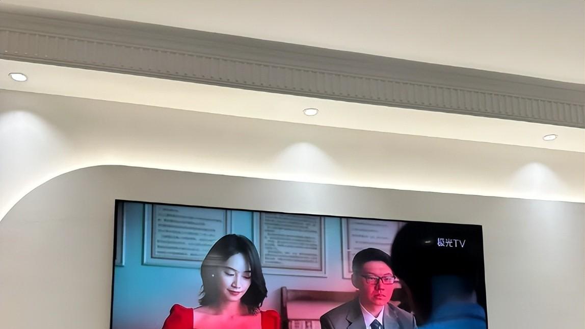 客厅新贵：投影仪崛起，电视时代落幕？