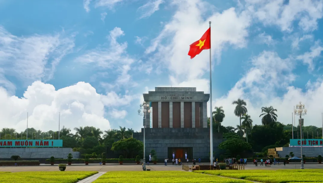 选美国还是选中国？特朗普还没开“第一枪”，越南一把手直接把话挑