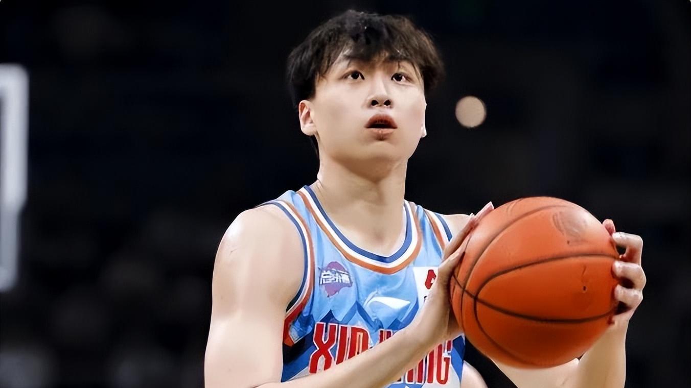 新疆男篮主场惨败青岛，12人中至少有5人是混子，刘炜咋带的啊