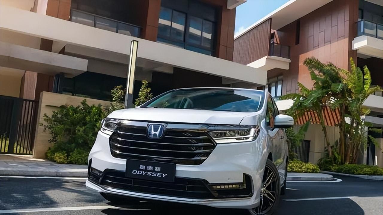 本田“强势出击”！MPV搭铝合金发动机，降至16万，大座椅配屏幕！