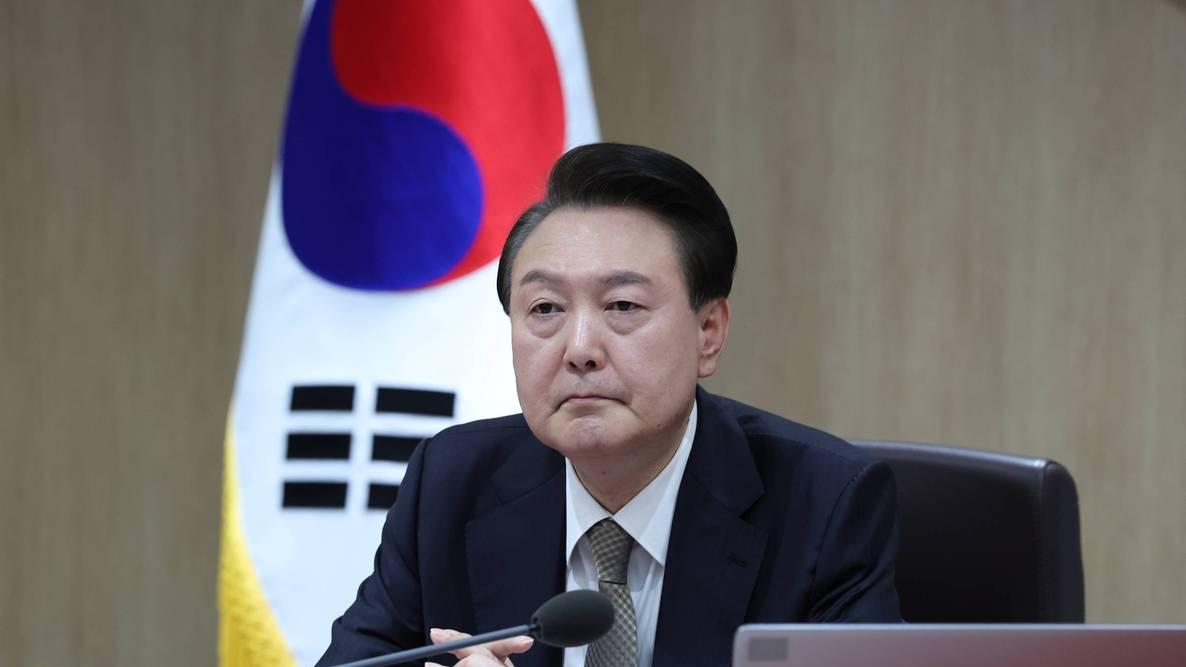 首尔法院驳回逮捕令，特检组火速发28日通牒，尹锡悦还能躲多久？