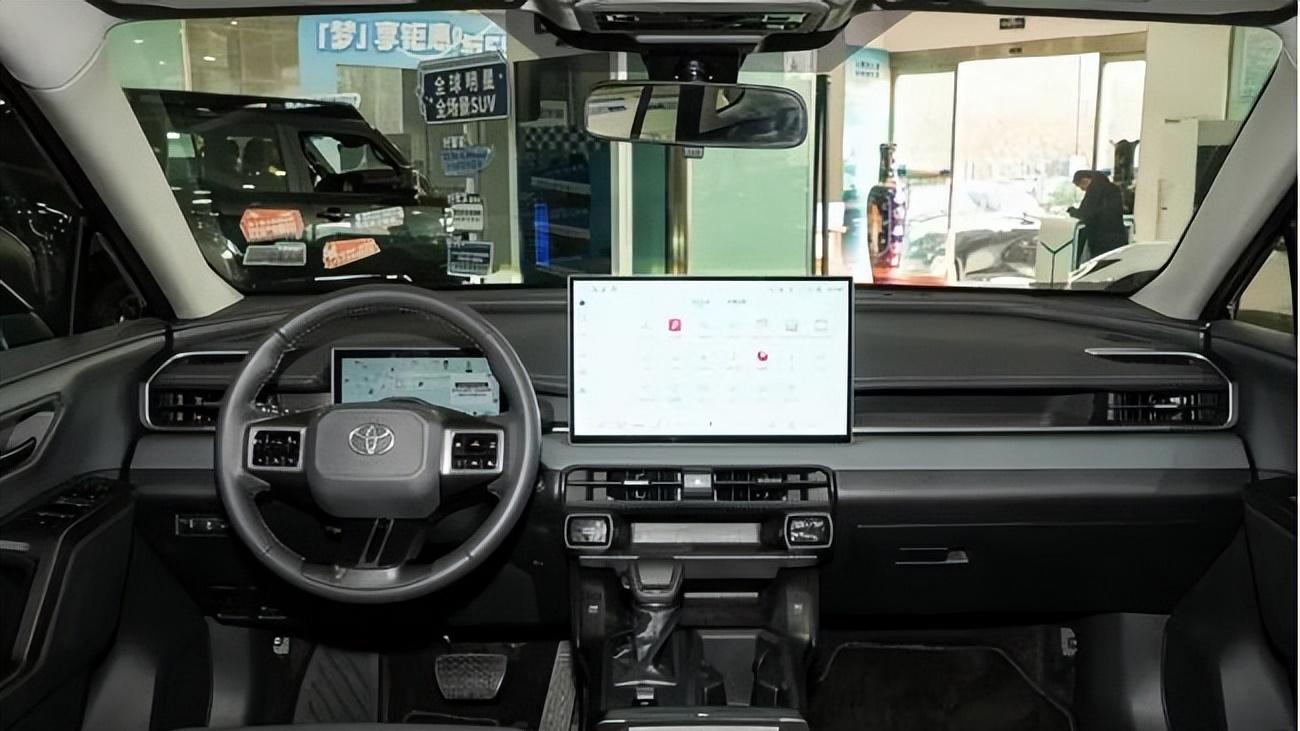 这日系SUV真有料！仅售13.5W，11月热销1.9万台，油耗4.59L加92油