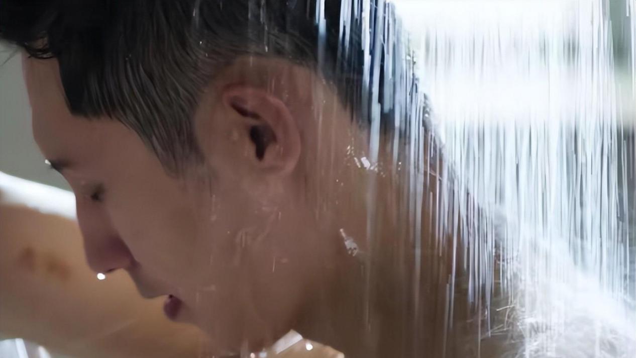 “壮”不是问题，黄景瑜的“不清醒”撕开多少“军旅剧”的布