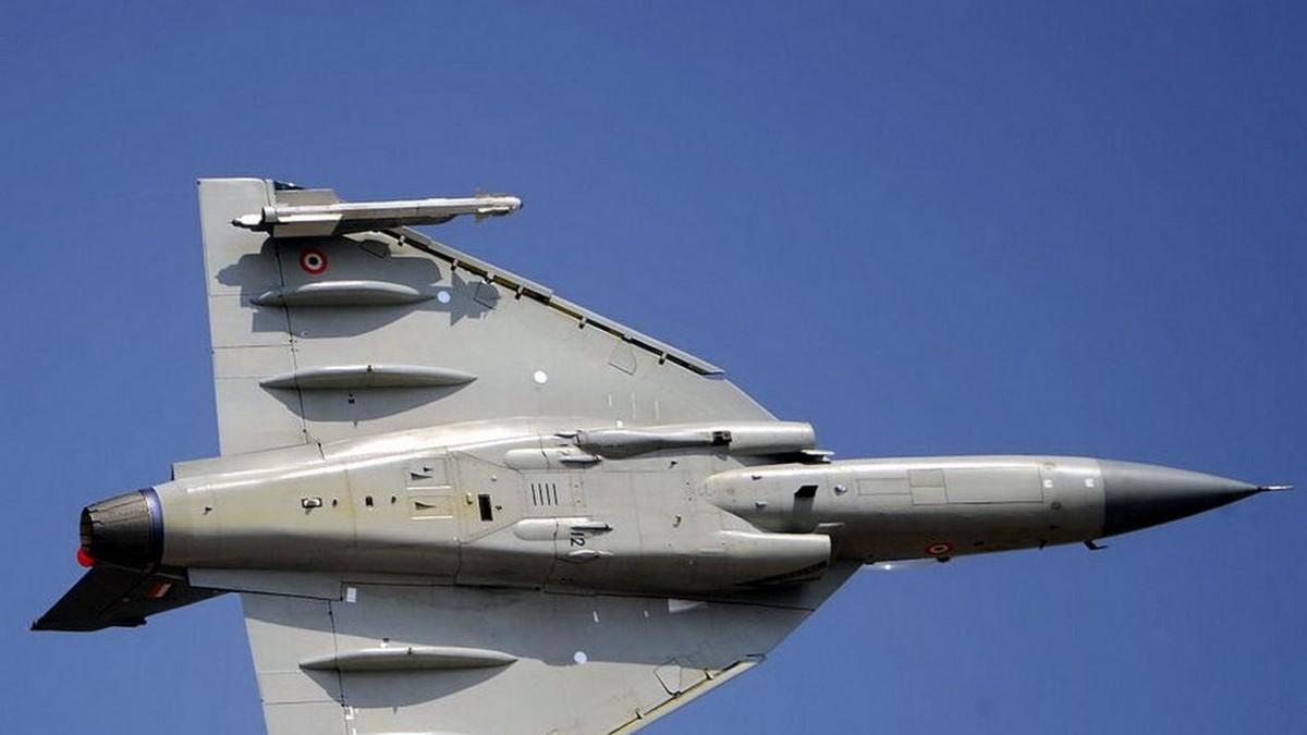 印度“光辉”战机迪拜航展坠毁全过程：飞行员为何未能弹射逃生？