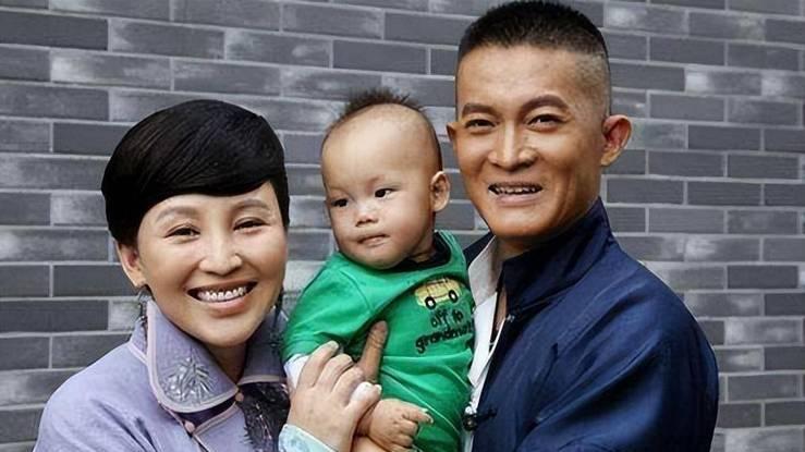 从富家千金到顶梁柱：50岁岳丽娜的逆袭人生