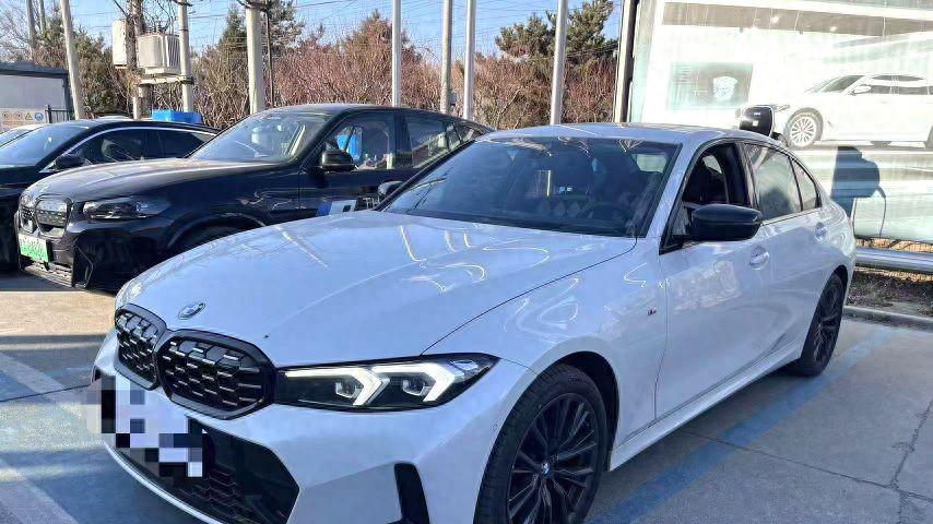 准新宝马325Li M运动曜夜，26.9万圆你蓝天白云梦！