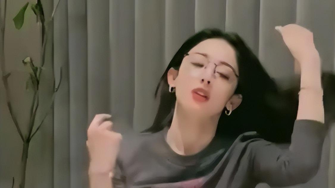 古力娜扎33岁生日庆生，纸片身材引热议：减肥有道，美丽不减分